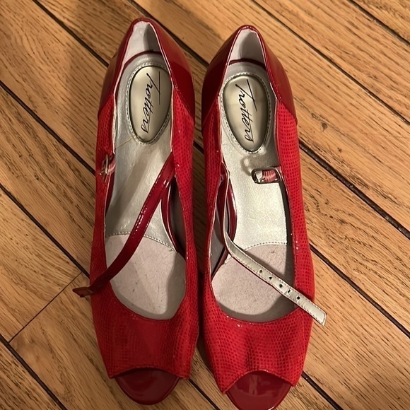 TROTTERS peeptoe heels, size 6.5 - Picture 2 of 9
